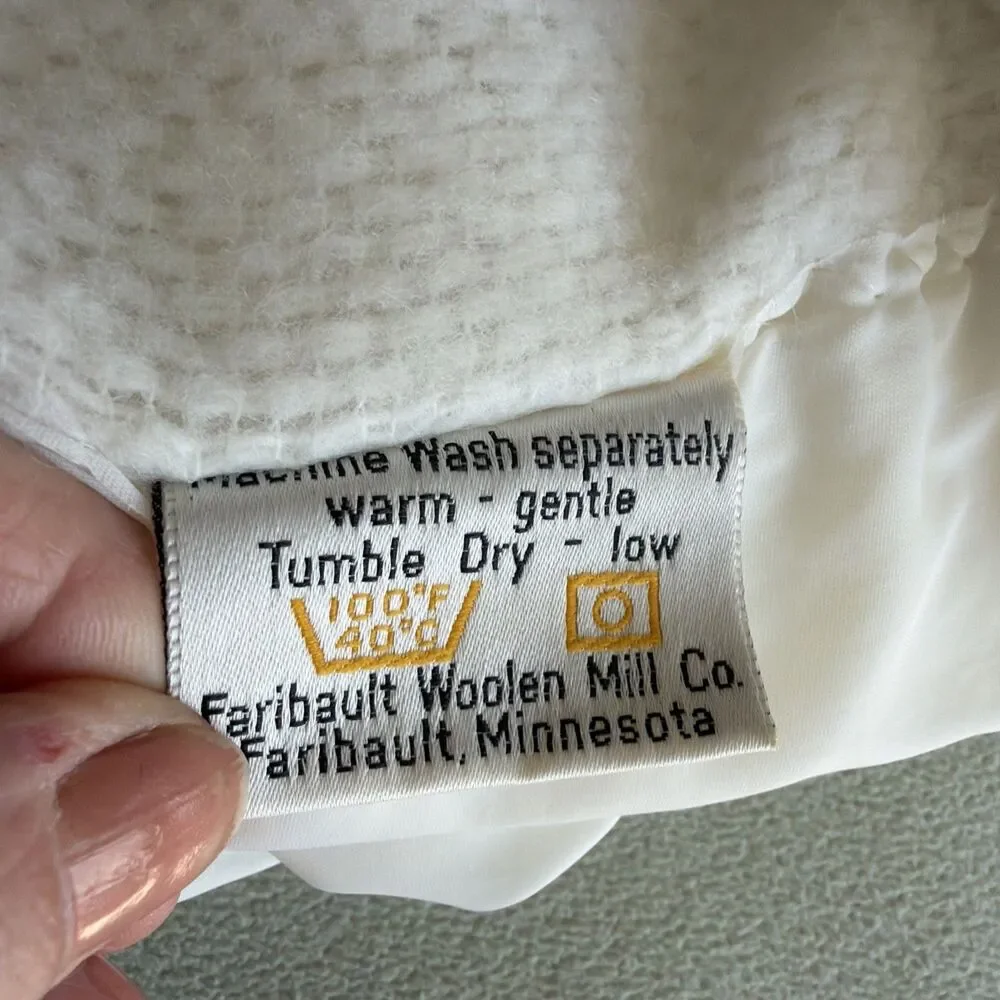 Vtg Faribo Acrylic/Poly White Blanket Waffle Weave Satin Trim 86x72